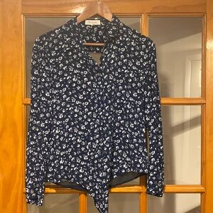 Two by Vince Camuto floral tie front button down with sheet back